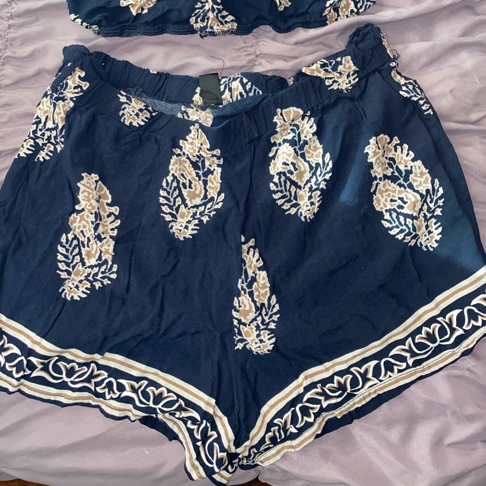 Two piece set - Picture 2 of 3